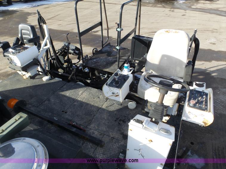 image for item J8810 2005 Roadtec RP-190 paver