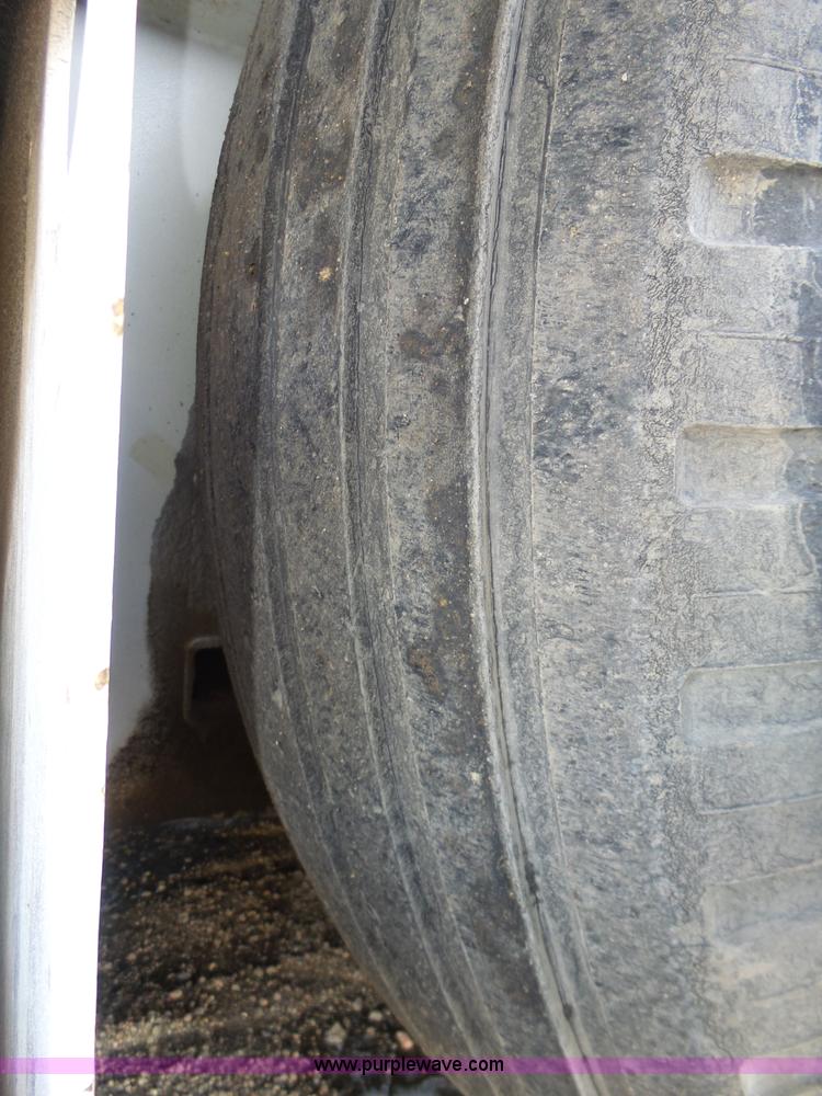 image for item J8810 2005 Roadtec RP-190 paver