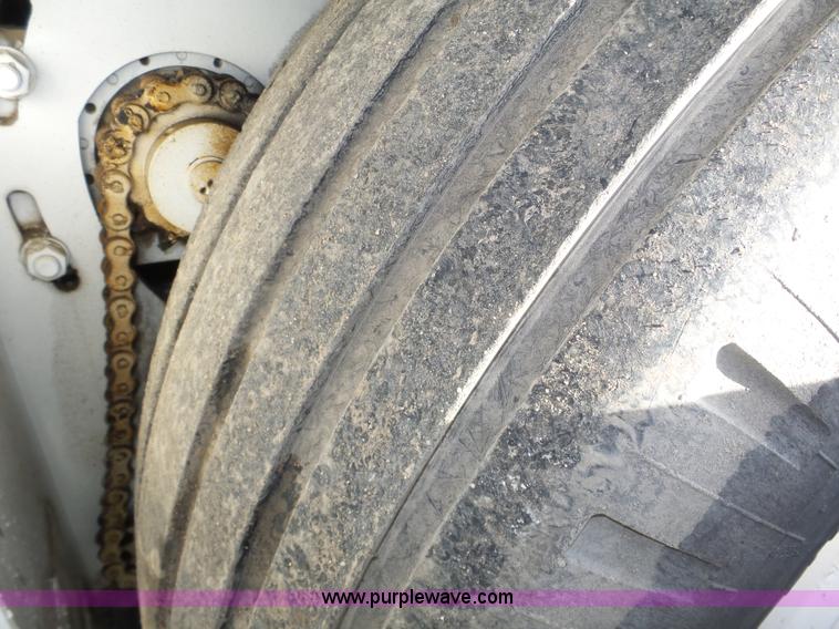 image for item J8810 2005 Roadtec RP-190 paver