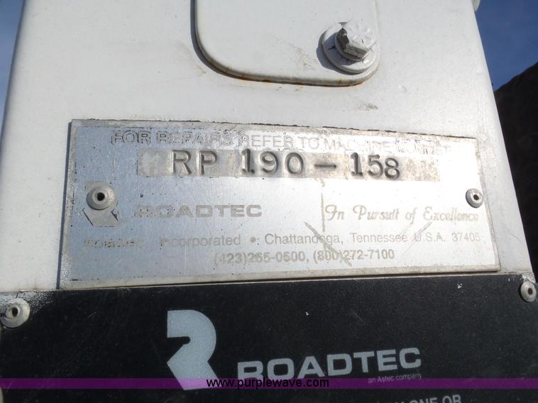 image for item J8810 2005 Roadtec RP-190 paver