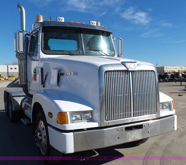 image for item K1263 1999 Western Star 5964SS semi truck