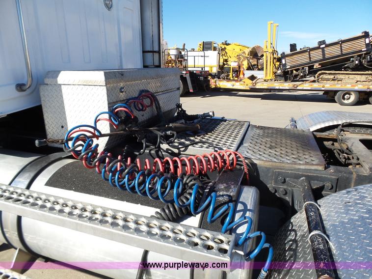 image for item K1263 1999 Western Star 5964SS semi truck