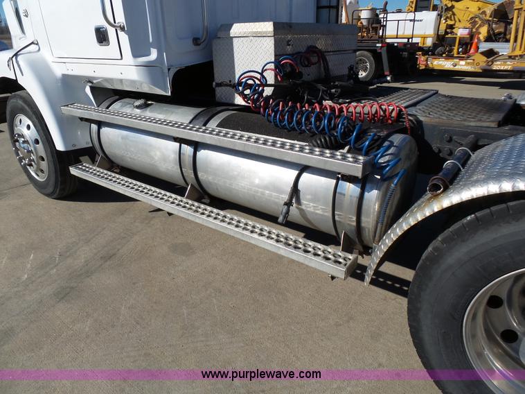 image for item K1263 1999 Western Star 5964SS semi truck