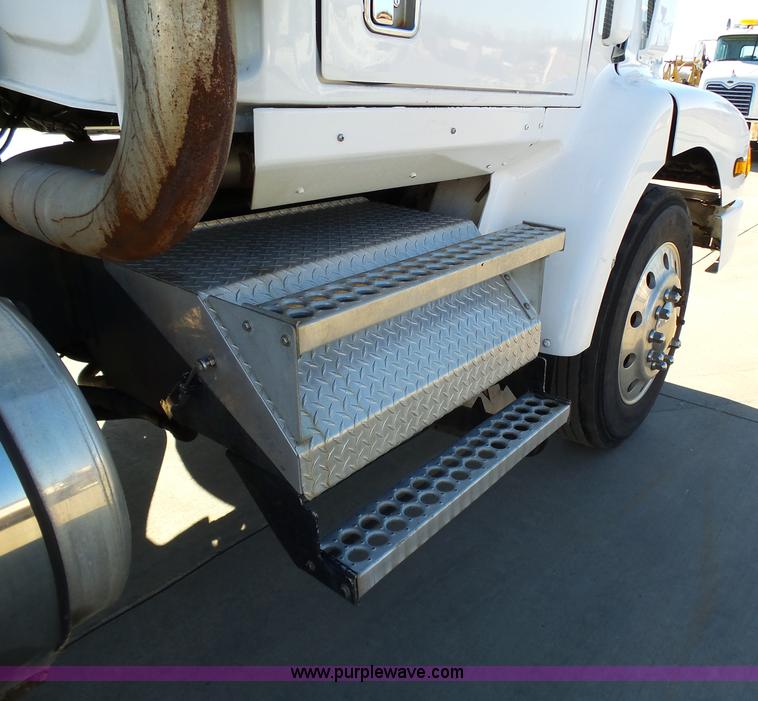 image for item K1263 1999 Western Star 5964SS semi truck