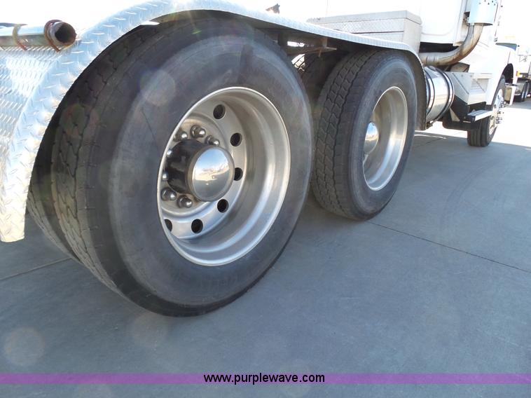 image for item K1263 1999 Western Star 5964SS semi truck