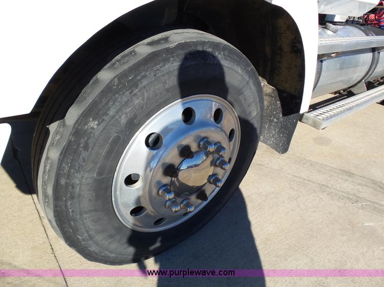 image for item K1263 1999 Western Star 5964SS semi truck