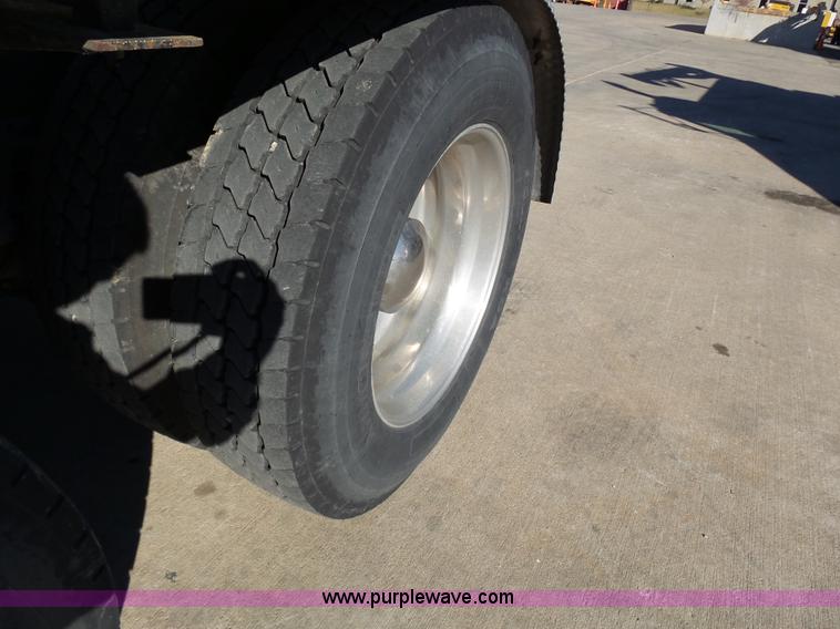 image for item K1263 1999 Western Star 5964SS semi truck