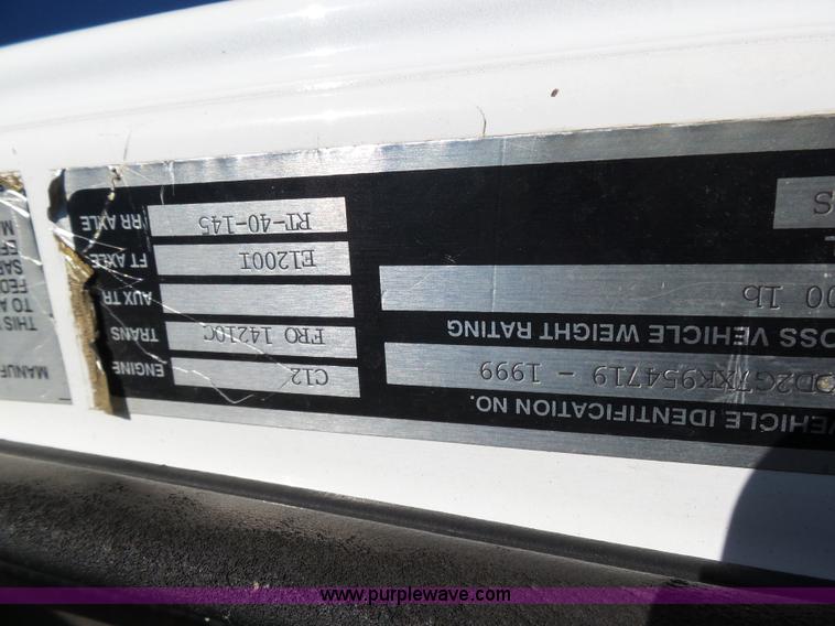 image for item K1263 1999 Western Star 5964SS semi truck