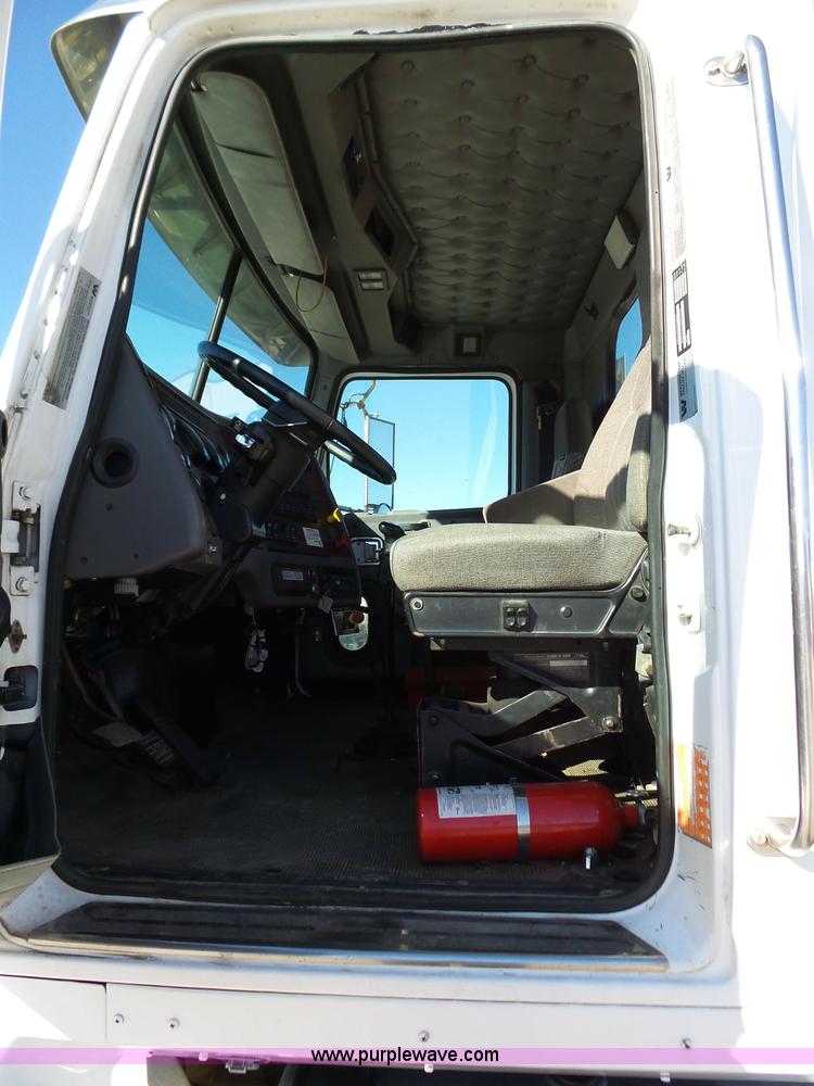 image for item K1263 1999 Western Star 5964SS semi truck