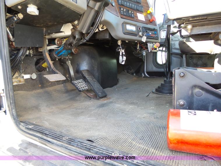 image for item K1263 1999 Western Star 5964SS semi truck