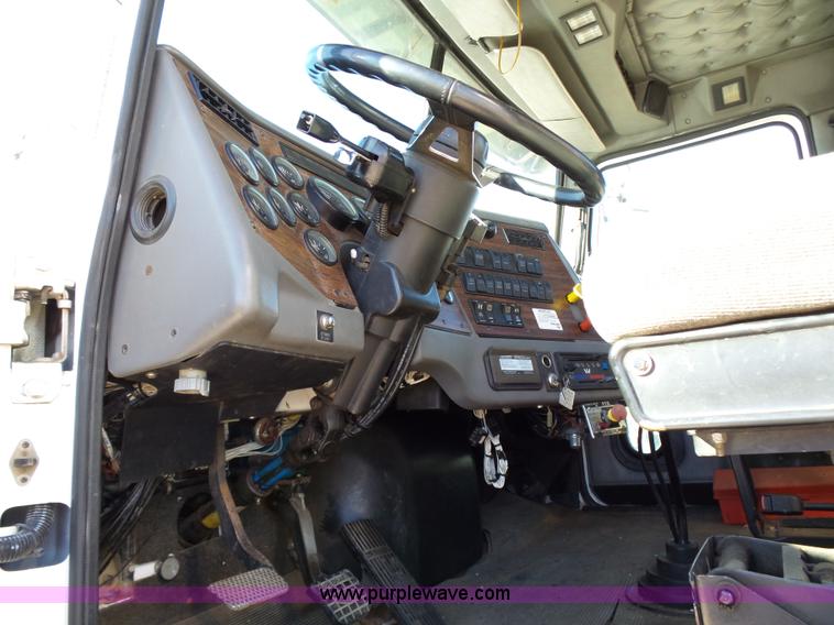 image for item K1263 1999 Western Star 5964SS semi truck