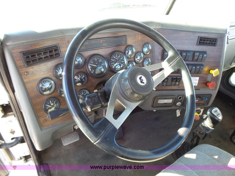 image for item K1263 1999 Western Star 5964SS semi truck