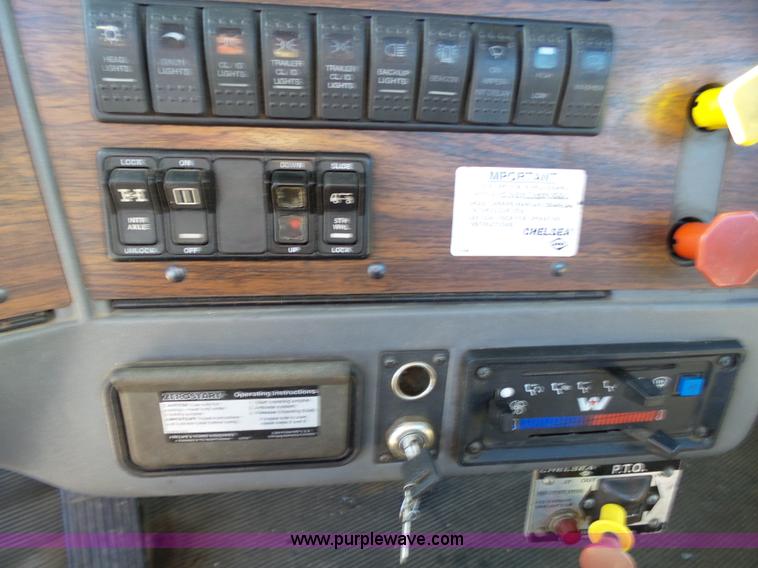 image for item K1263 1999 Western Star 5964SS semi truck