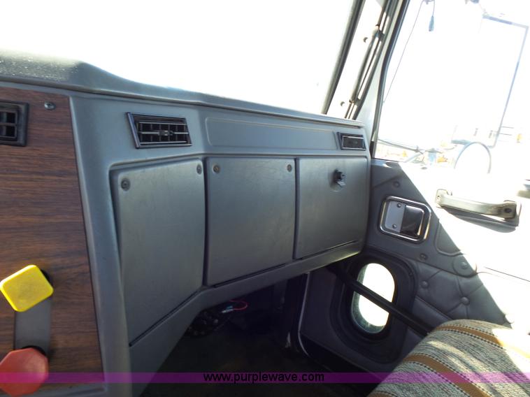 image for item K1263 1999 Western Star 5964SS semi truck