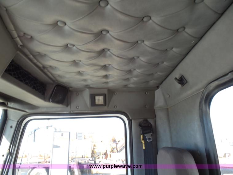 image for item K1263 1999 Western Star 5964SS semi truck