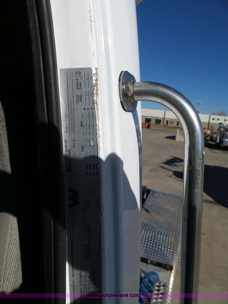 image for item K1263 1999 Western Star 5964SS semi truck