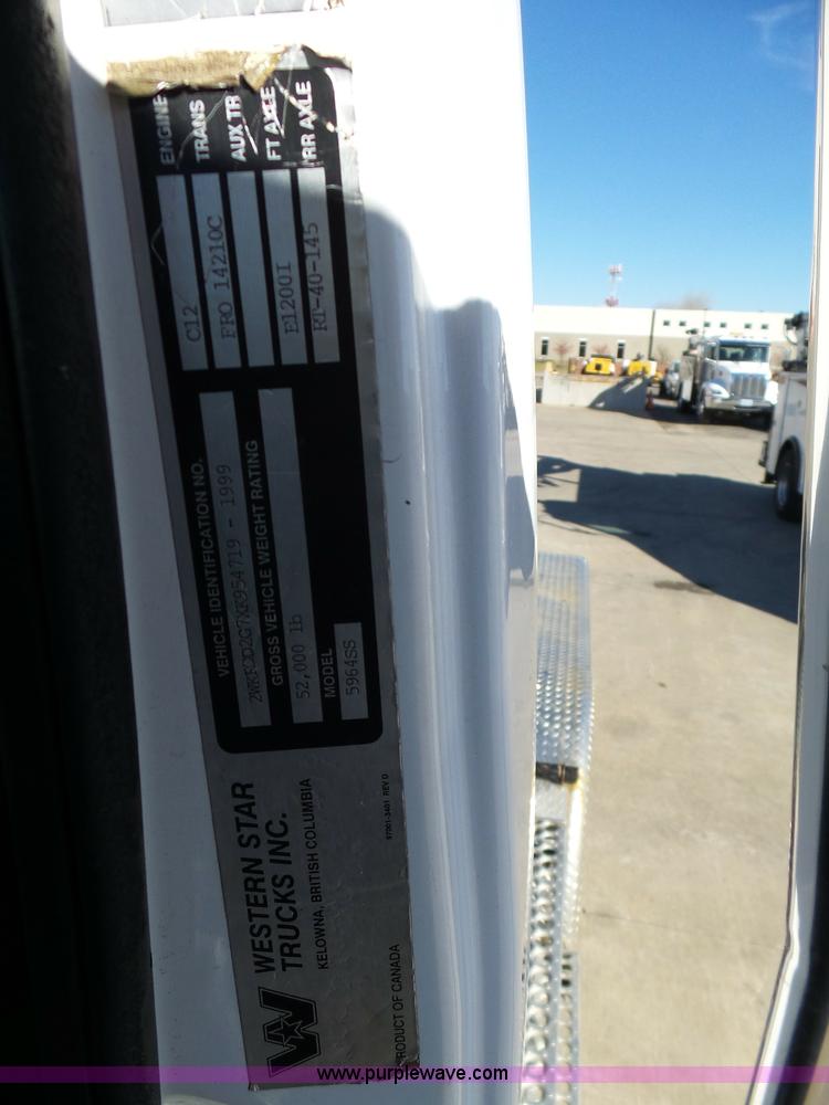 image for item K1263 1999 Western Star 5964SS semi truck