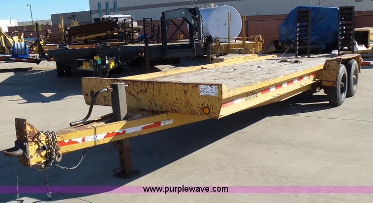 image for item K1268 2000 Redi Haul Fairmont equipment trailer