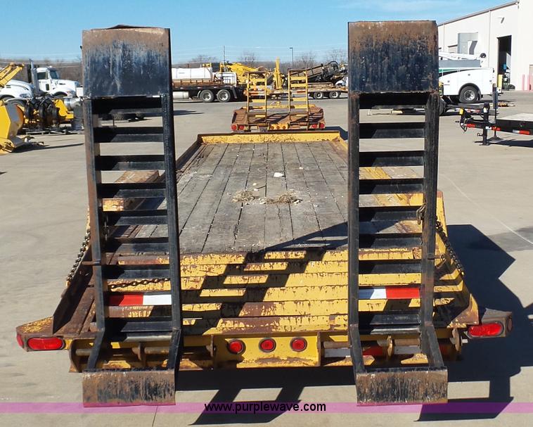 image for item K1268 2000 Redi Haul Fairmont equipment trailer