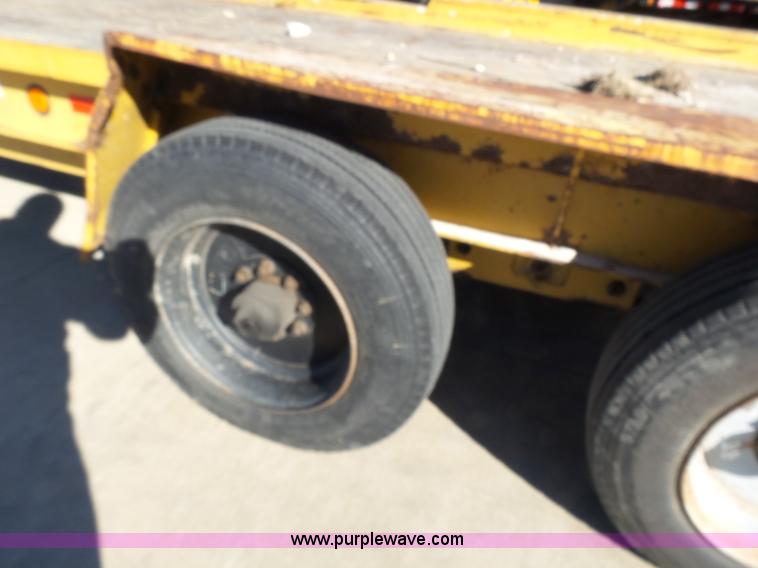 image for item K1268 2000 Redi Haul Fairmont equipment trailer