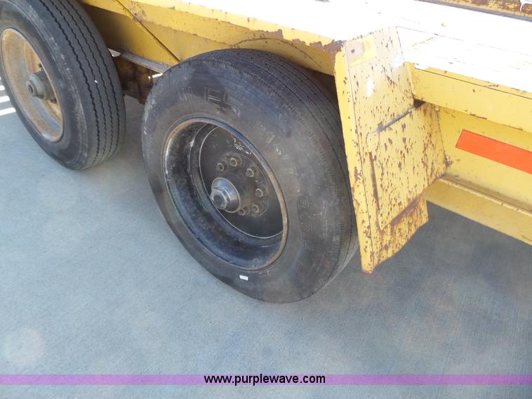 image for item K1268 2000 Redi Haul Fairmont equipment trailer