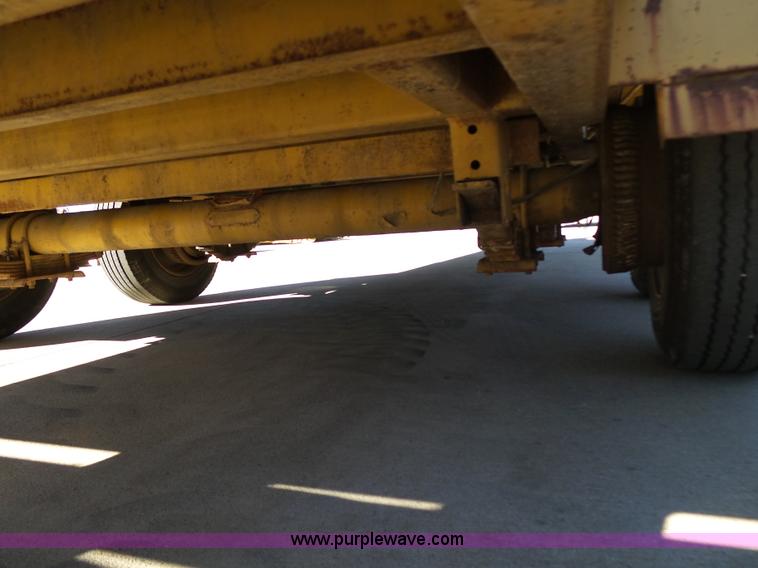 image for item K1268 2000 Redi Haul Fairmont equipment trailer