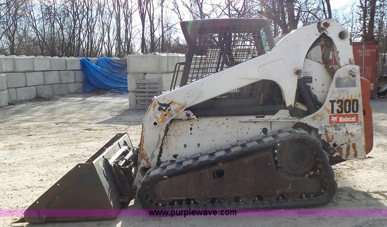 image for item K1281 2007 Bobcat T300 skid steer