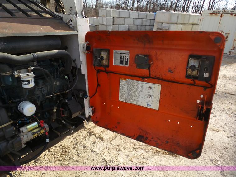 image for item K1281 2007 Bobcat T300 skid steer