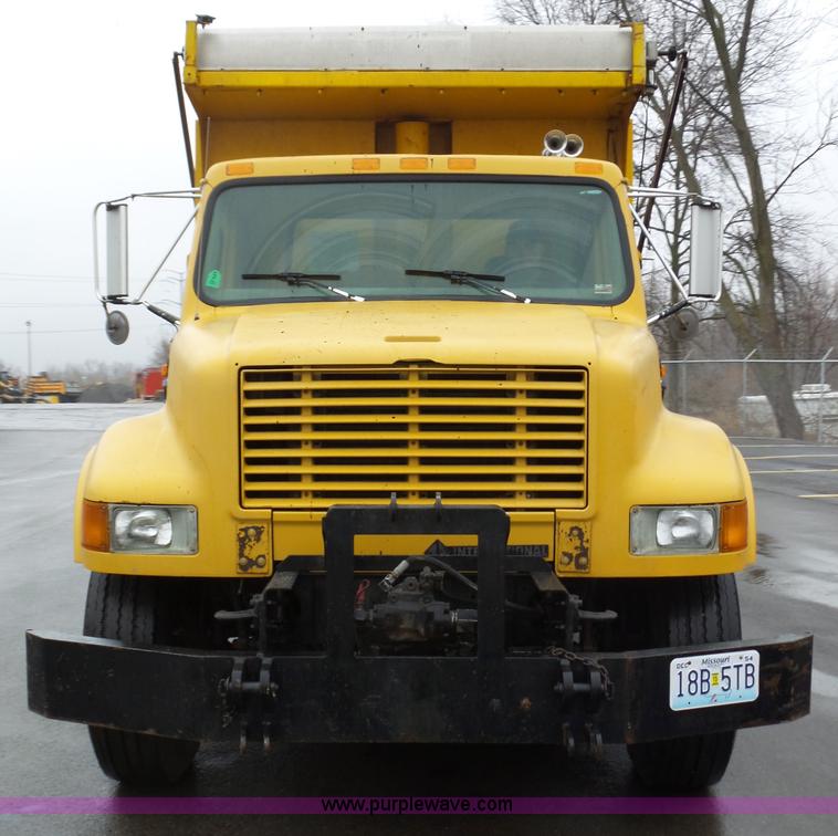 image for item K1283 1999 International 4900 dump truck