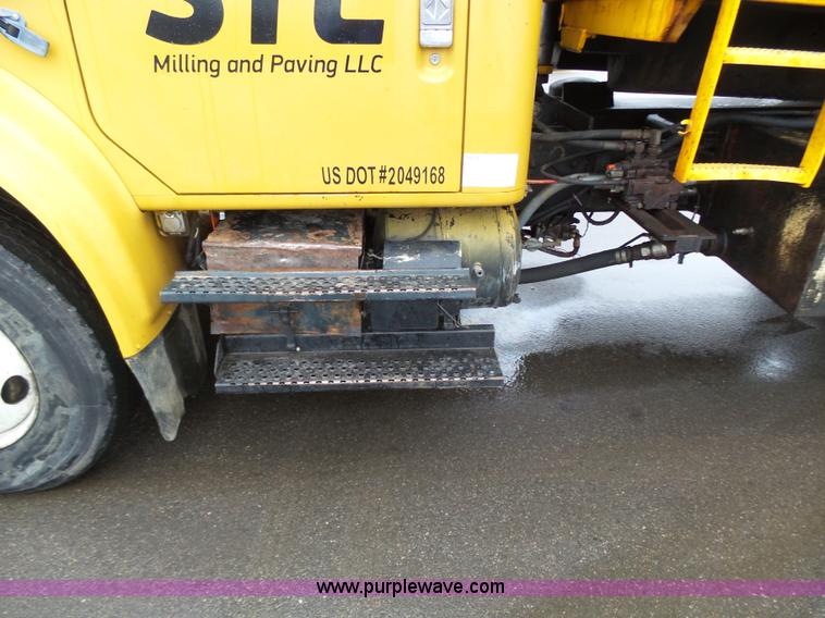 image for item K1283 1999 International 4900 dump truck