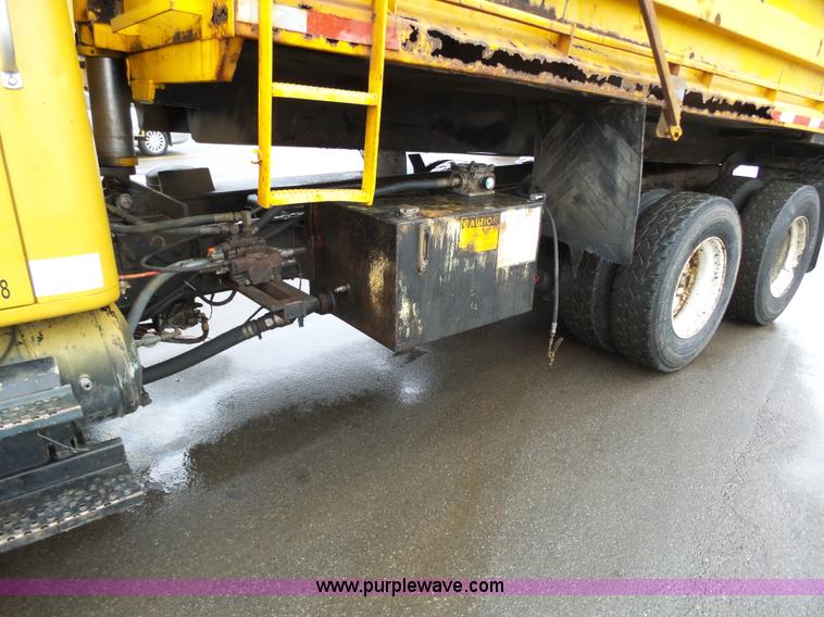 image for item K1283 1999 International 4900 dump truck