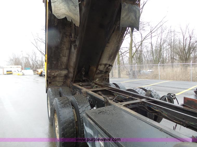 image for item K1283 1999 International 4900 dump truck