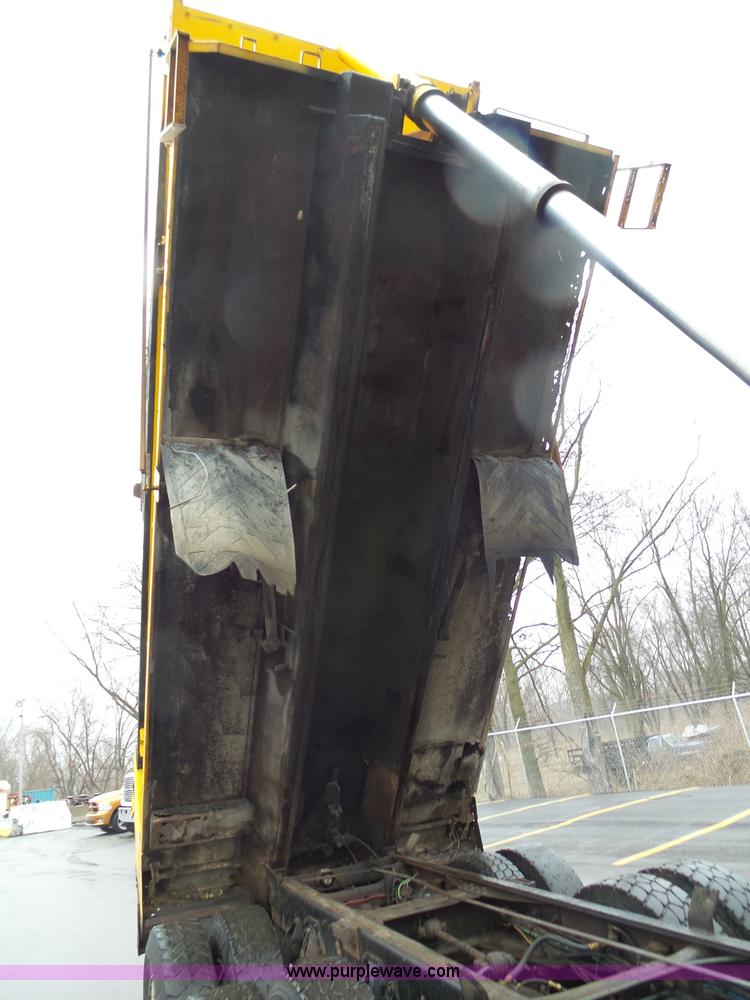 image for item K1283 1999 International 4900 dump truck