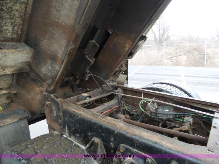 image for item K1283 1999 International 4900 dump truck