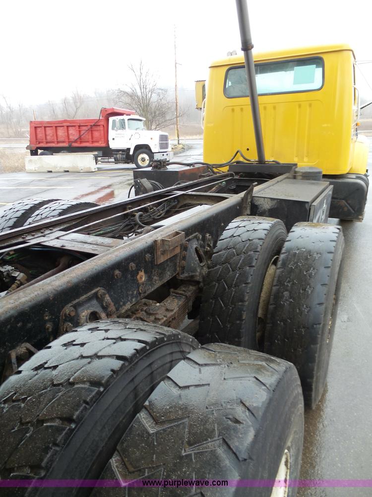 image for item K1283 1999 International 4900 dump truck