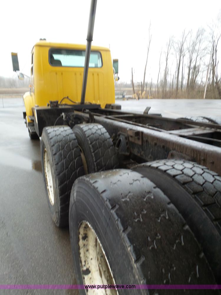 image for item K1283 1999 International 4900 dump truck