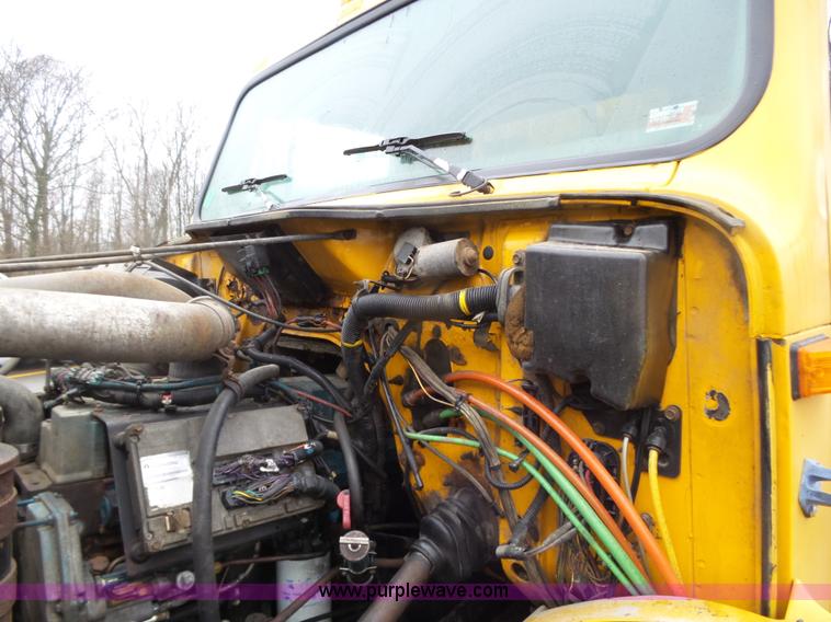 image for item K1283 1999 International 4900 dump truck