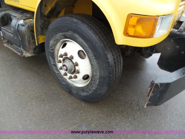 image for item K1283 1999 International 4900 dump truck