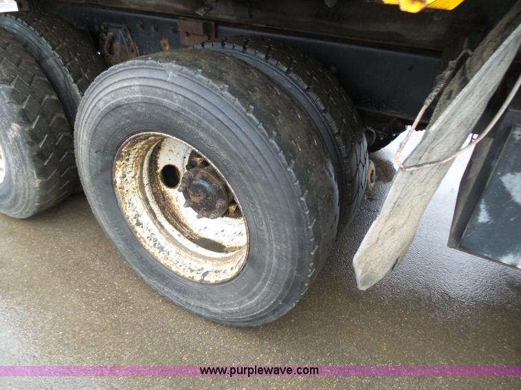 image for item K1283 1999 International 4900 dump truck