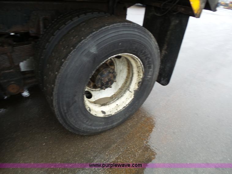 image for item K1283 1999 International 4900 dump truck