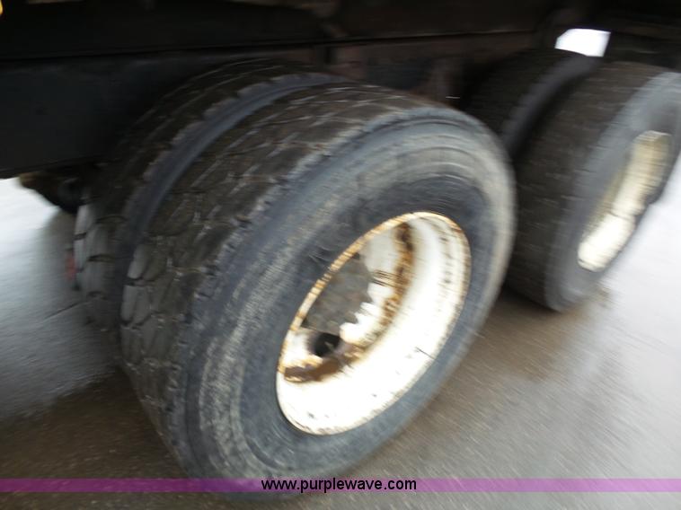 image for item K1283 1999 International 4900 dump truck