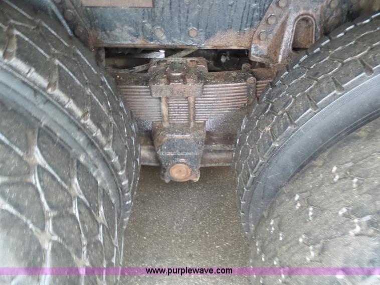 image for item K1283 1999 International 4900 dump truck