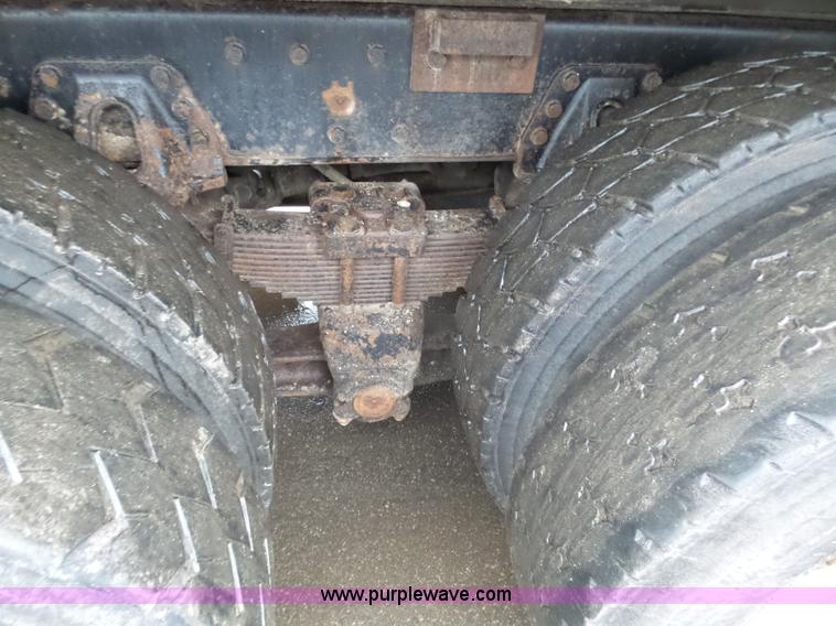 image for item K1283 1999 International 4900 dump truck