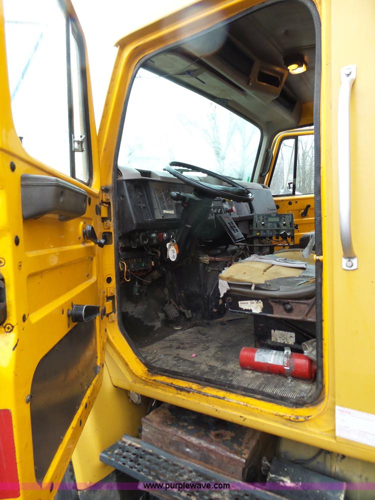 image for item K1283 1999 International 4900 dump truck