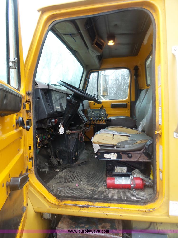 image for item K1283 1999 International 4900 dump truck