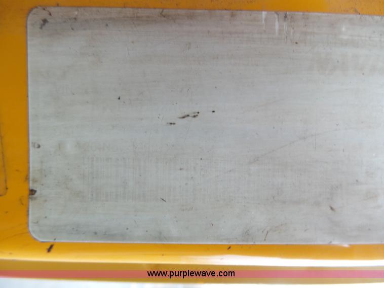 image for item K1283 1999 International 4900 dump truck