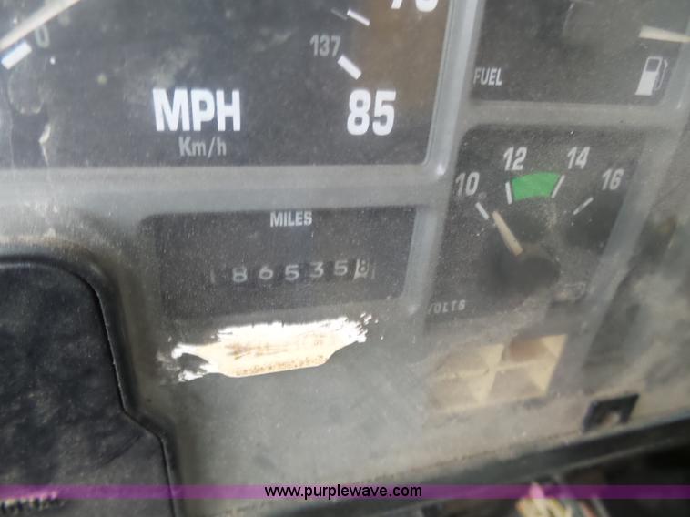 image for item K1283 1999 International 4900 dump truck