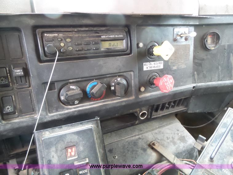 image for item K1283 1999 International 4900 dump truck