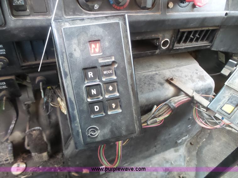 image for item K1283 1999 International 4900 dump truck