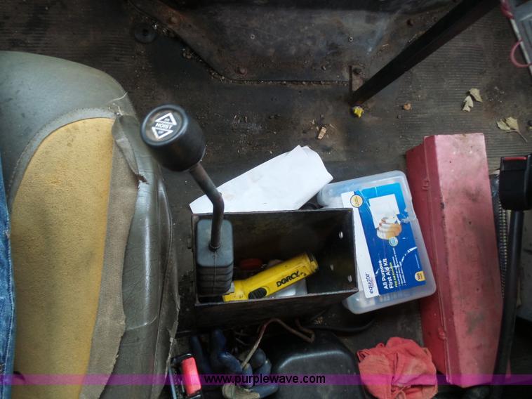 image for item K1283 1999 International 4900 dump truck